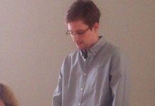 Edward Snowden formaliza petición de asilo temporal en Rusia