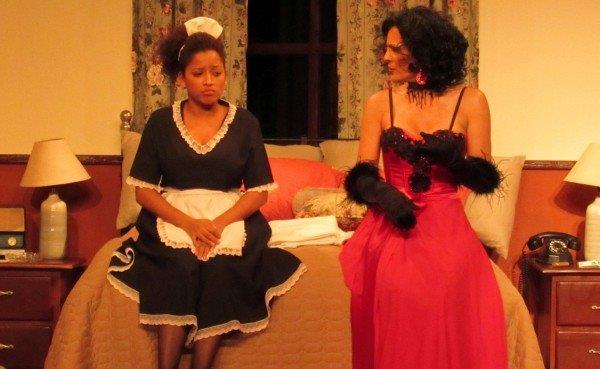 Solanyi Gomez y Lumi Lizardo en una jo cosa escena de Sexualmente hablando
