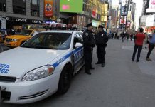 Políticos locales de Nueva York pidieron hoy añadir más bolardos o barreras de seguridad en zonas de la ciudad altamente frecuentadas por peatones para prevenir posibles ataques terroristas como el que sufrió Barcelona este jueves.