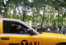 El "Taxi del Mañana" ya rueda en Nueva York a la espera de los tribunales Uber ha encontrado oposición en ciudades en todas partes, especialmente por parte de los taxistas convencionales.