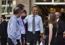 Obama va a restaurante con descuentos para afectados por parálisis Gobierno