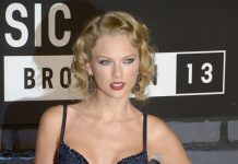 Fotografía de archivo del 25 de agosto de 2013 de la cantante estadounidense Taylor Swift a su llegada a los premios MTV Video Music Awards en Brooklyn, New York