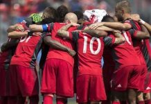 Todo sigue igual con Toronto FC y Sporting Kansas City de líderes El Toronto FC, que logró el triunfo por goleada de 4-0 ante el New York City, se puso con marca de 43 puntos (12-7-3).