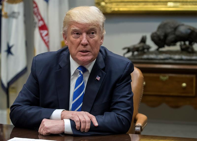 DONALD TRUMP no tuvo el coraje de anunciar &eacute;l mismo el fin de DACA, y lleno de cinismo vergonzoso, dijo horas antes que quer&iacute;a a los j&oacute;venes recipientes de dicho amparo presidencial.