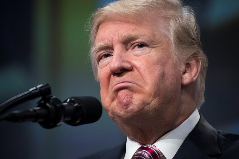 Trump critic&oacute; a las autoridades puertorrique&ntilde;as por su "pobre liderazgo".