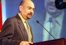 Políticos latinos buscan presencia en un futuro gobierno demócrata