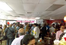 Venezolanos exiliados asisten a un acto de celebración por la excarcelación de Leopoldo López hoy, lunes 10 de julio 2017, en un restaurante venezolano de Doral, estado de Florida