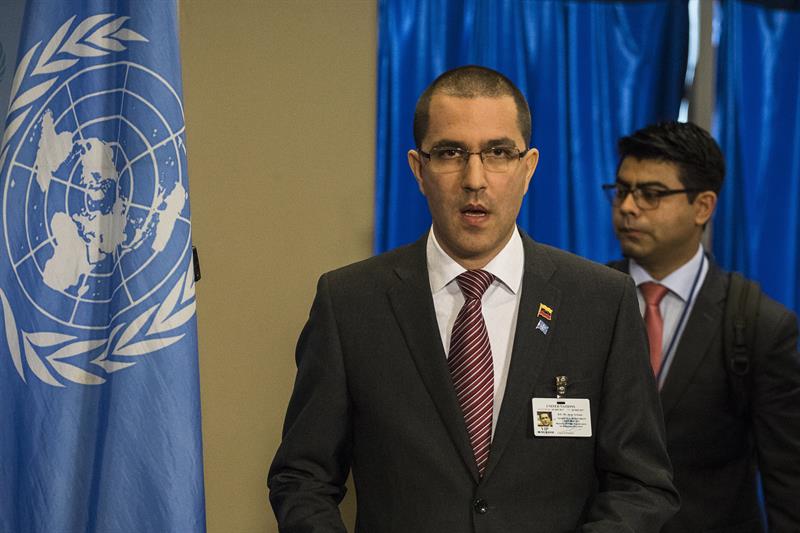 El Gobierno de Venezuela calificó de "irracional" las decisiones anunciadas por el gobierno de Estados Unidos.