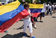 Grupos de venezolanos residentes en Estados Unidos se manifestaron este fin de semana contra el proceso "inconstitucional" que se celebra hoy para elegir una Asamblea Constituyente. Foto archivo.