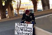 Dos veteranos deportados asisten a la visita de siete miembros del Congreso estadounidense a la Casa de Apoyo a los Veteranos deportados en Tijuana, México.