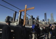 Via Crucis de Viernes Santo en el Puente de Brooklyn