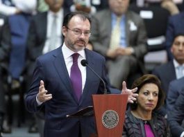 Videgaray expresa a Kelly y Tillerson irritación por políticas de EE.UU. El canciller mexicano, Luis Videgaray, participa en la inauguración de la "Bolsa de trabajo para migrantes y dreamers" durante un evento celebrado en el Consulado de México en Los Ángeles, California