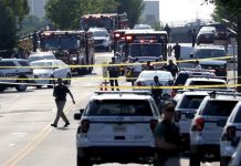 Varios heridos, entre ellos un congresista republicano, en tiroteo en Virginia Un video grab disponible por Brennan Gilmore? Muestra un coche de marcha atrás después de golpear a una multitud en Charlottesville