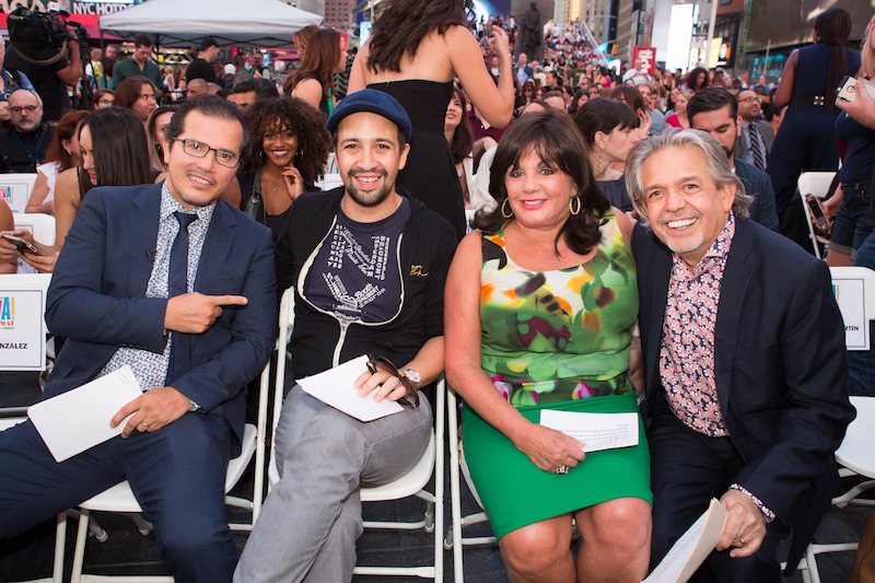 John Leguizamo, Lin-Manuel Miranda, Charlotte St. Martin, y Luis Miranda. Foto Jeremy Daniel