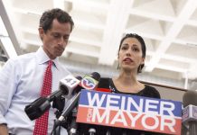 Weiner no renuncia y su esposa lo perdona en público tras nuevas fotos y sms