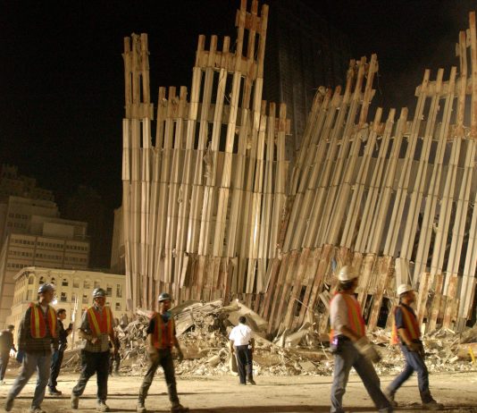 Las autoridades de Nueva York iniciaron hoy una nueva campaña de búsqueda e identificación de restos de más de mil víctimas de los atentados terroristas del 11 de septiembre de 2001, en medio de renovadas quejas de las familias por la forma en que se realiza el proceso.