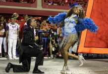 Las comparsas mantuvieron hoy la alegría en las calles en el último día de carnaval en la mayor parte de Brasil luego de que las escuelas de samba terminaran sus desfiles de este año y comenzaran a pensar en los de 2014, para cuando se esperan presentaciones sobre el fútbol de cara al Mundial.