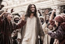 Una nueva versión del libro más vendido de todos los tiempos, La Biblia, llegará a la pantalla de televisión de la mano de The History Channel. La mini serie de 10 capítulos, que se estrenará el próximo 3 de Marzo, tuvo la colaboración de varios líderes religiosos, entre los que se encuentra el Reverendo Gabriel Salguero, presidente de la Coalición Evangélica Nacional Latina (NALEC), con quien conversamos sobre este proyecto.