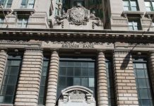 El edificio municipal en 49-51 Chambers St fue vendido junto al 346 Broadway por un precio de $250 millones de dólares.