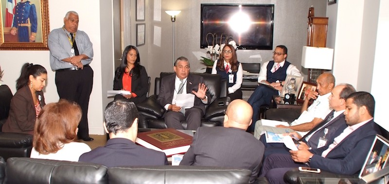 El c&oacute;nsul Carlos A. Castillo, preside la reuni&oacute;n del Comit&eacute; Operativo de Emergencia, el cual fue activado a prop&oacute;sito de la amenaza que reviste el hurac&aacute;n Irma para la Rep&uacute;blica Dominicana.