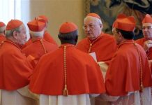 La Secretaría de Estado de la Santa Sede publicó hoy un comunicado en el que rechaza los "intentos de condicionar a los cardenales, con vistas al cónclave con la difusión de noticias a menudo no verificadas o verificables y por lo tanto, falsas, con gran daño a personas e instituciones".