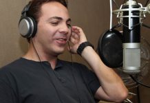 El cantante mexicano Cristian Castro publicó hoy su nuevo disco, "Cristian Castro en Primera Fila - Día 1", que incluye sus grandes éxitos interpretados en vivo y temas inéditos como el sencillo "Enamorados".