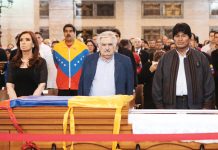 El presidente de Bolivia, Evo Morales, reiteró hoy sus sospechas de que el fallecido mandatario venezolano Hugo Chávez fue asesinado por su oposición al "imperio" y al capitalismo.