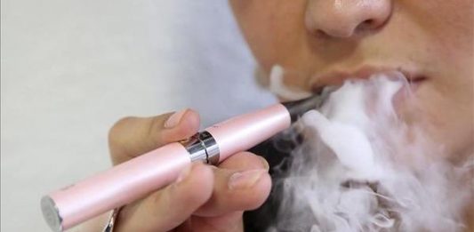 Proyecto de la Asamblea Amplía la Ley del Aire Limpio en Interiores para Incluir a los Cigarrillos Electrónicos