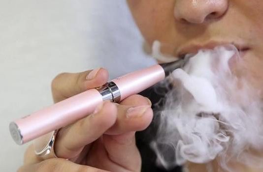 Proyecto de la Asamblea Amplía la Ley del Aire Limpio en Interiores para Incluir a los Cigarrillos Electrónicos