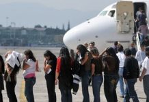 Un informe revela errores e irregularidades en miles de deportaciones