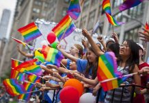 La bandera gay luce más orgullosa que nunca en Nueva York
