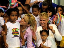 Shakira pide mejorar educación preescolar en su estreno como asesora de Obama
