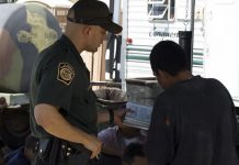 Proponen un nuevo estilo para parque en la frontera entre Estados Unidos y México Agentes de la Patrulla Fronteriza sector Tucson decomisaron varias identificaciones falsas del FBI.