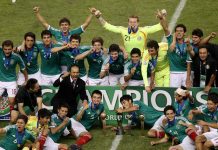 Miles de mexicanos celebran en las calles el título del Mundial Sub'17