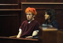 La fiscalía pedirá la pena de muerte para James Holmes La fiscalía anunció hoy que pedirá la pena de muerte para James Holmes, el sospech0so del tiroteo el pasado verano en un cine de Aurora (estado de Colorado) en el que murieron 12 personas que asistían al estreno de la secuela de Batman, "The Dark Knight Rises".