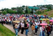 Maestros bloquean calles en Honduras para exigir pago de salarios atrasados