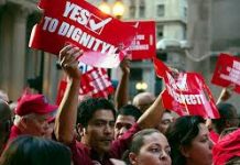 Unos 350.000 alumnos sin clase en segundo día de huelga maestros de Chicago