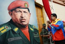 El candidato oficialista venezolano Nicolás Maduro dijo en la casa natal del recientemente fallecido presidente Hugo Chávez que sintió que éste se le apareció en forma de "pajarito chiquitico" y lo bendijo al arrancar hoy la campaña electoral.