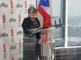 El cónsul general Carlos A. Castillo junto a Marjorie Espinosa, viceministra de Relaciones Exteriores, encargada de los Asuntos Consulares y Migratorios, durante el encuentro de rendición de cuentas.