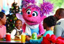 ‘Tis The Season To Be Furry/ Esta es la temporada para estar “de peluche”