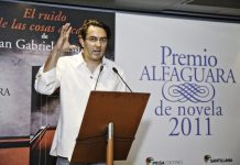Más de 800 originales, procedentes de España y de América, se han presentado al Premio Alfaguara de novela, que se fallará el próximo 20 de marzo en Madrid y que en su XVI edición ha batido el récord de participantes, informa hoy la editorial en un comunicado.