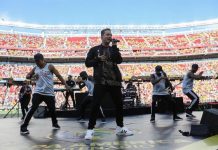 El cantante colombiano J Balbin participa en el acto inaugural de la Copa América centenario antes del juego entre Colombia y USA hoy, viernes 3 de junio de 2016, en el Levi's Stadium de Santa Clara