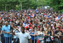 Desfile dominicano de El Bronx: Miles de personas y colorido