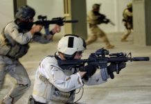 El soldado estadounidense de los Navy Seal, unidad de elite de la Marina, que mató a Osama Bin Laden en la operación militar de Pakistán de mayo de 2011 se encuentra sin seguro médico ni pensión tras salir de las Fuerzas Armadas, según afirmó él mismo en una entrevista hoy con la revista Esquire.