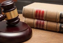 Padre de bebé que murió en casa móvil seria el culpable.