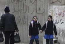 Los padres son el primer freno para escolarizar a las niñas, según ONG
