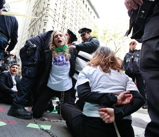 Varios detenidos en protesta por aniversario del movimiento Ocupa Wall Street
