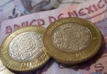Atribuyen a factores externos caída del peso mexicano al nivel de 2009