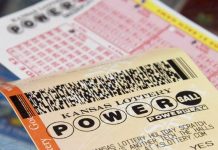 Muchos empleados estadounidenses dedicaron hoy su pausa en el trabajo para hacer fila en los quioscos y comprar un boleto de lotería, alentados por un suculento premio de 550 millones de dólares, el segundo mayor de la historia del país.