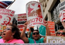 Legisladores demócratas fallan en revocar ley SB1070 de Arizona Legisladores estatales demócratas expresaron hoy su frustración debido a que la Legislatura de Arizona, dominada por los republicanos, les impidió presentar dos iniciativas que buscan revocar la controvertida ley SB1070.